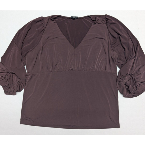 Torrid V Neck Size 1 Dark Red Quarter Sleeve Shirred Top 3/4 blouson sleeves - Picture 1 of 7